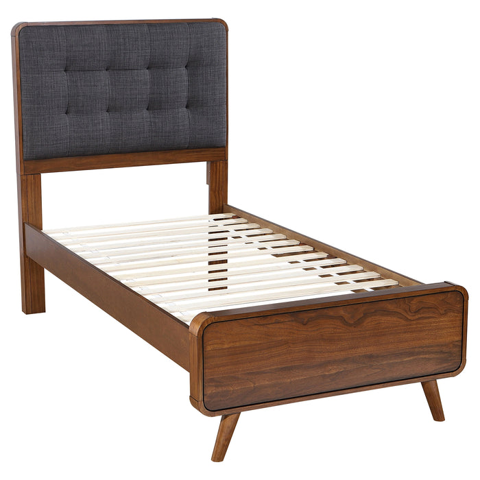 Robyn Bedroom Set