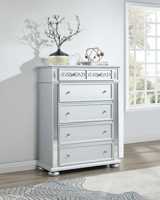 B092 Gray Chest