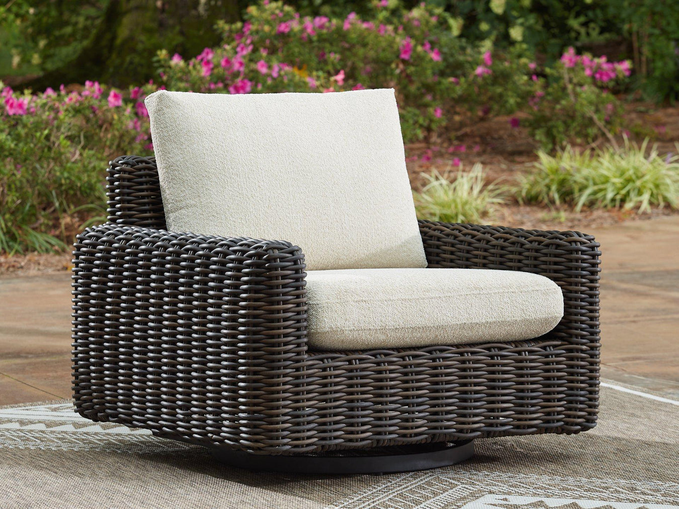Outdoor Lounge Chair