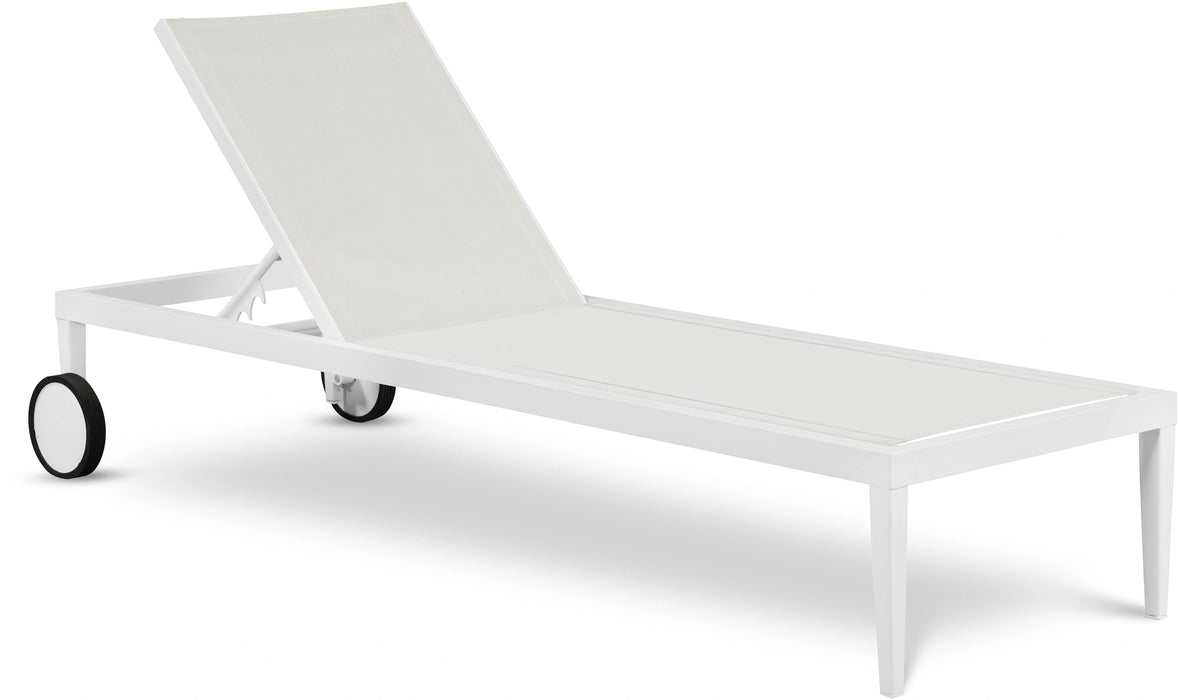 Nizuc White Mesh Waterproof Fabric Outdoor Patio Aluminum Mesh Chaise Lounge Chair